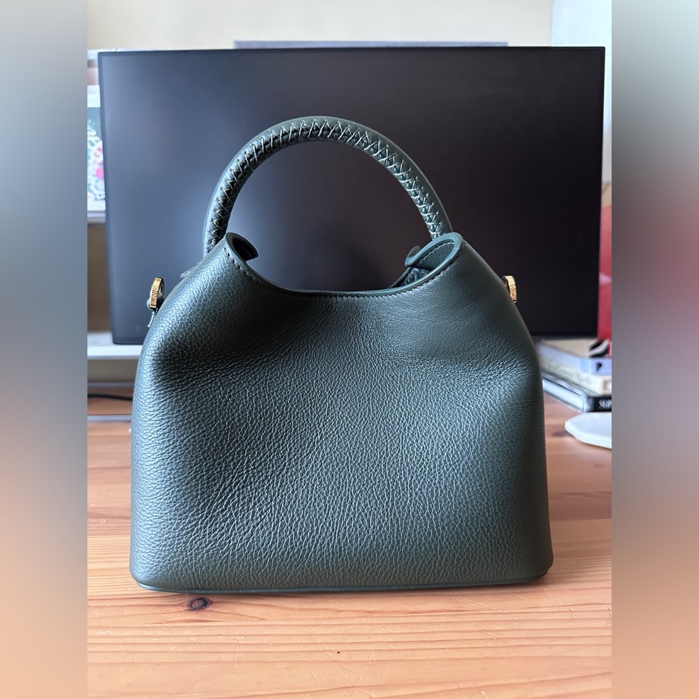 EUC Elleme Baozi bag in dark green